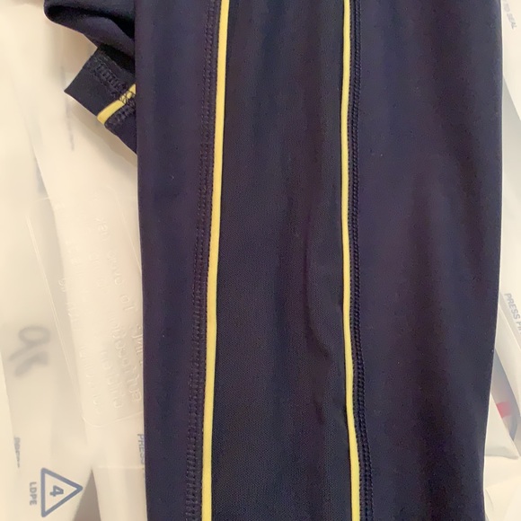 Navy and yellow yoga pants with mesh stripes - Picture 4 of 5